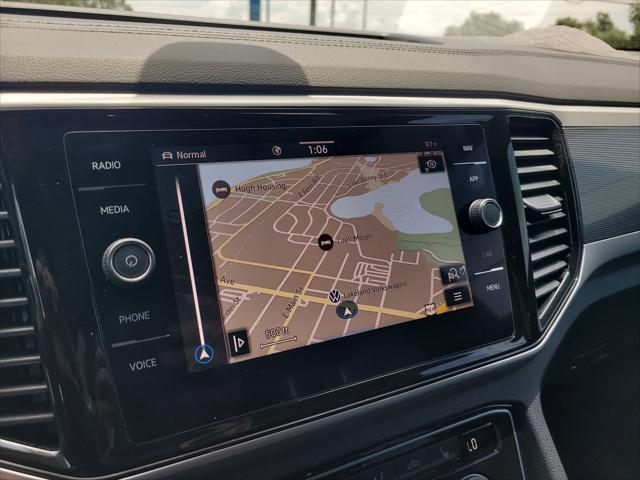 Photo of 2023 Pure Gray Volkswagen Atlas Cross Sport