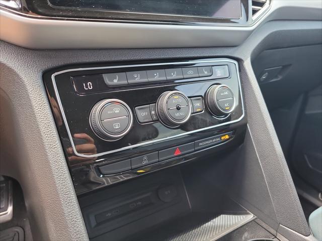 Photo of 2023 Pure Gray Volkswagen Atlas Cross Sport