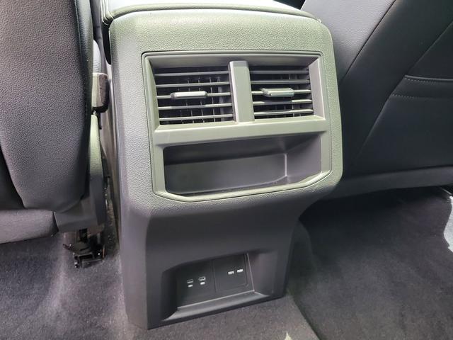 Photo of 2023 Pure Gray Volkswagen Atlas Cross Sport