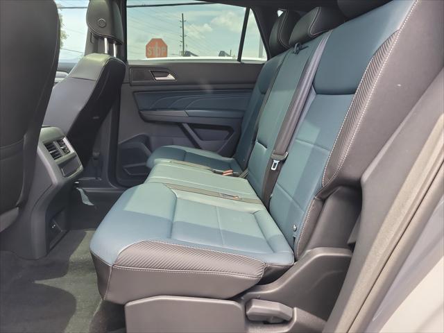 Photo of 2023 Pure Gray Volkswagen Atlas Cross Sport