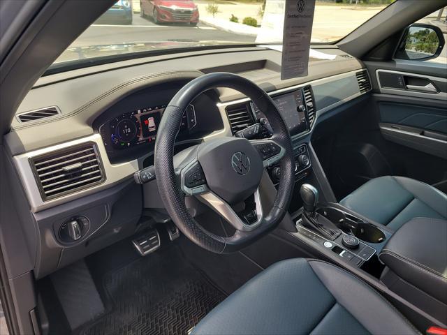 Photo of 2023 Pure Gray Volkswagen Atlas Cross Sport