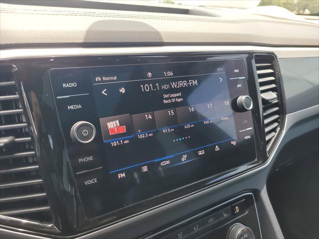 Photo of 2023 Pure Gray Volkswagen Atlas Cross Sport