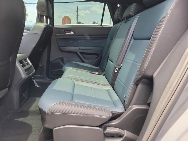 Photo of 2023 Pure Gray Volkswagen Atlas Cross Sport