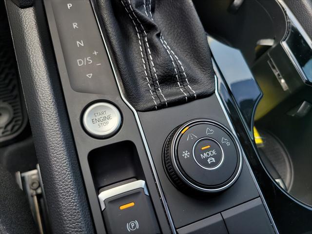 Photo of 2023 Pure Gray Volkswagen Atlas Cross Sport