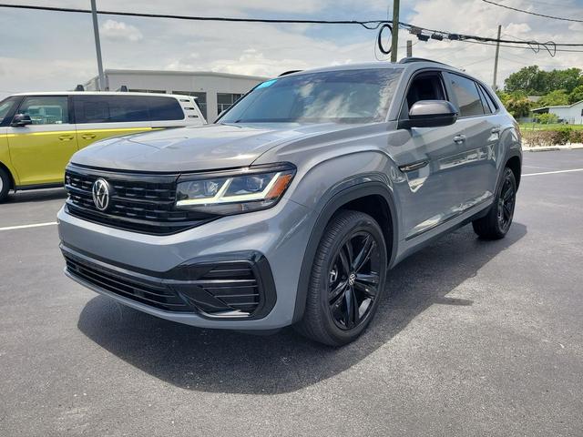 Photo of 2023 Pure Gray Volkswagen Atlas Cross Sport