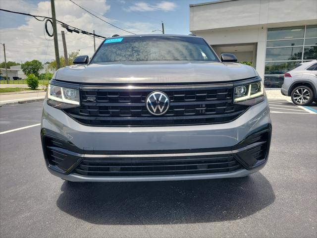 Photo of 2023 Pure Gray Volkswagen Atlas Cross Sport