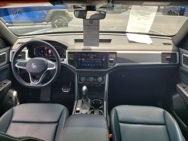 Photo of 2023 Pure Gray Volkswagen Atlas Cross Sport