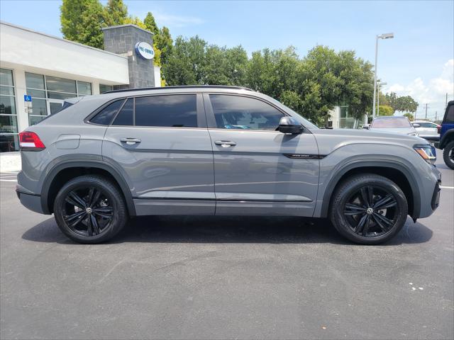 Photo of 2023 Pure Gray Volkswagen Atlas Cross Sport