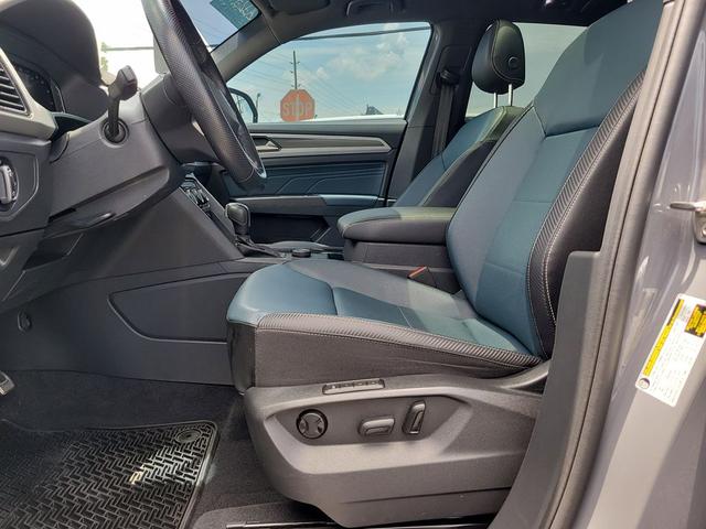 Photo of 2023 Pure Gray Volkswagen Atlas Cross Sport