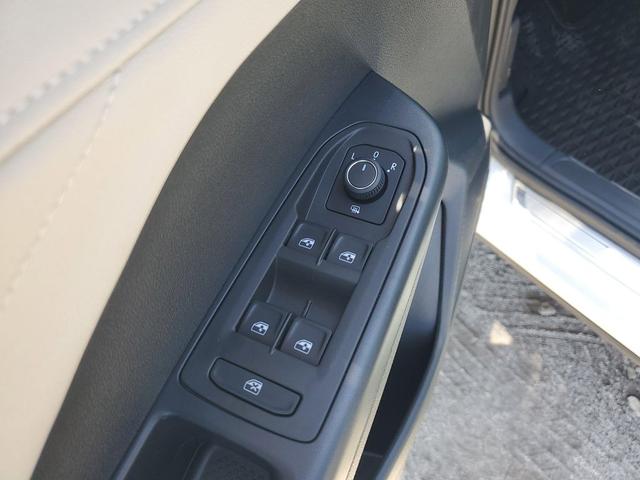Photo of 2025 Pure White Volkswagen Taos