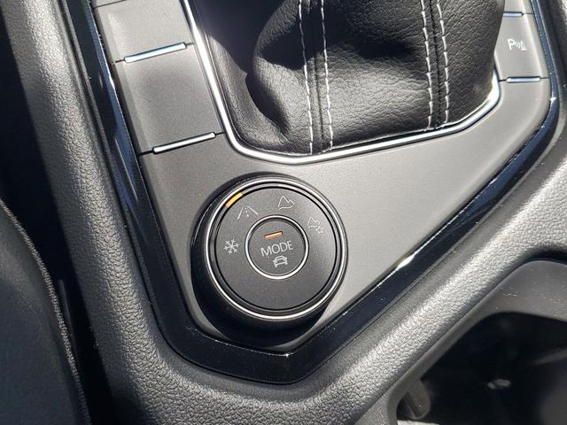 Photo of 2025 Pure White Volkswagen Taos