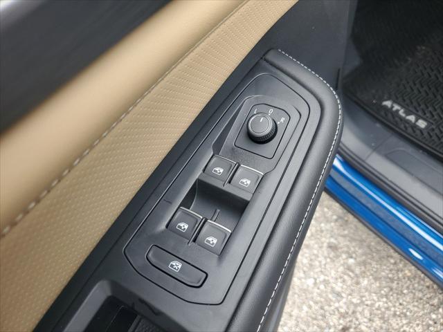 Photo of 2025 Mountain Lake Blue Metallic Volkswagen Atlas Cross Sport