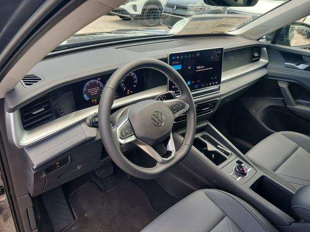 Photo of 2025 Platinum Gray Metallic Volkswagen Tiguan