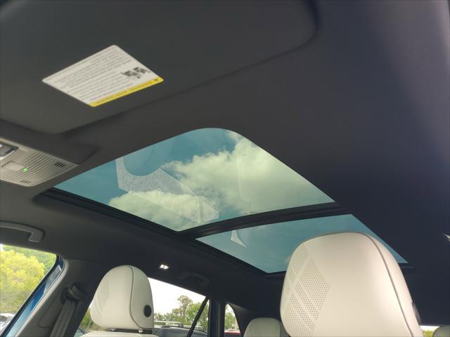 Photo of 2025 Mountain Lake Blue Metallic Volkswagen Atlas Cross Sport