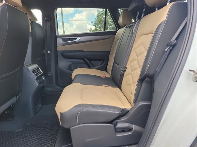 Photo of 2025 Pure White Volkswagen Atlas Cross Sport
