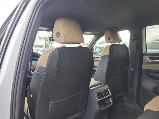 Photo of 2025 Pure White Volkswagen Atlas Cross Sport