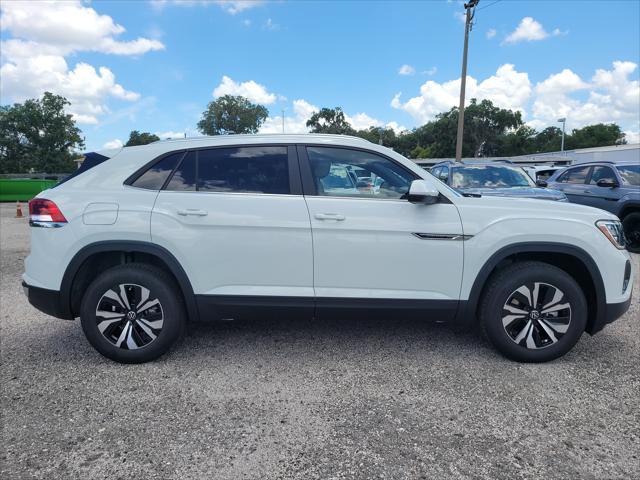 Photo of 2025 Pure White Volkswagen Atlas Cross Sport