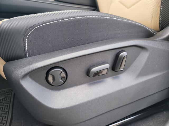Photo of 2025 Pure White Volkswagen Atlas Cross Sport