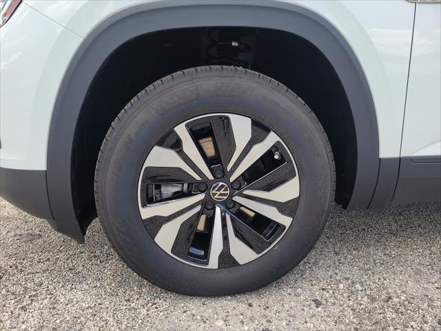 Photo of 2025 Pure White Volkswagen Atlas Cross Sport