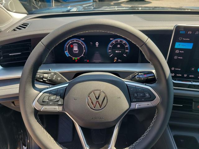 Photo of 2025 Deep Black Pearl Volkswagen Tiguan