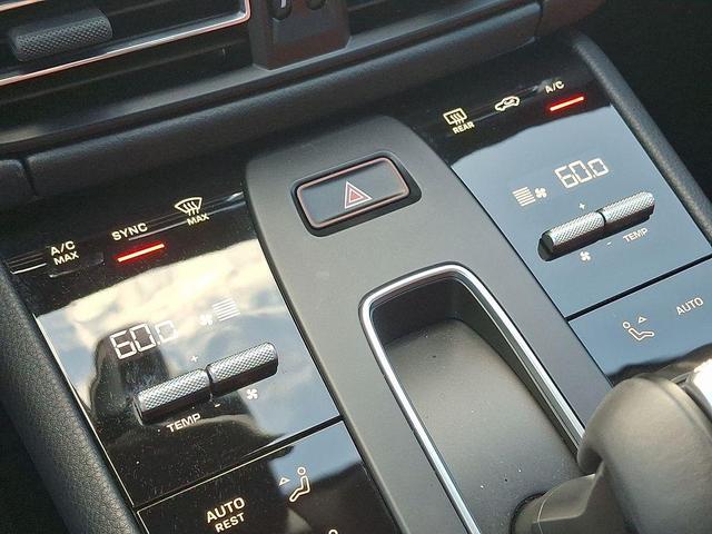 Photo of 2025 Jet Black Porsche Macan