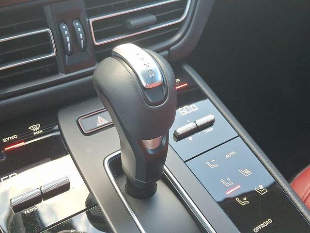 Photo of 2025 Jet Black Porsche Macan