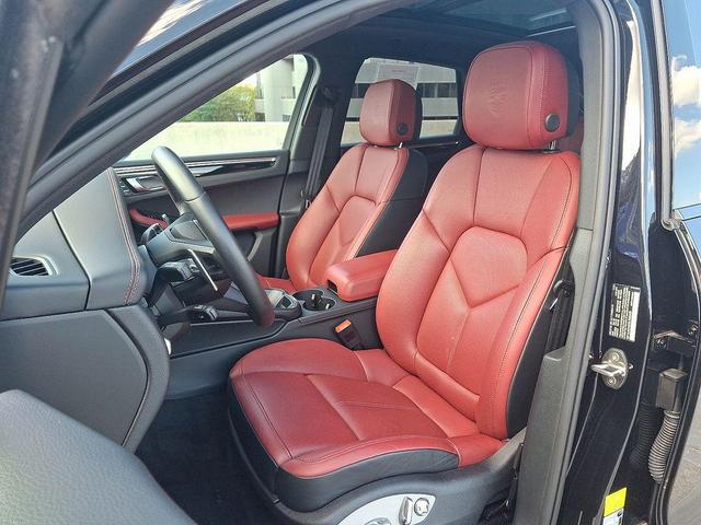 Photo of 2025 Jet Black Porsche Macan