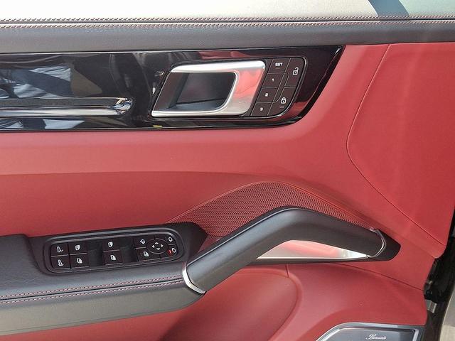 Photo of 2022 Quartzite Grey Metallic Porsche Cayenne