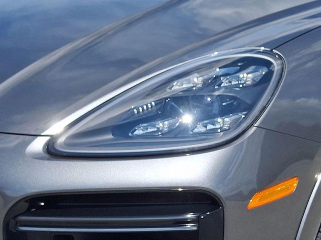 Photo of 2022 Quartzite Grey Metallic Porsche Cayenne