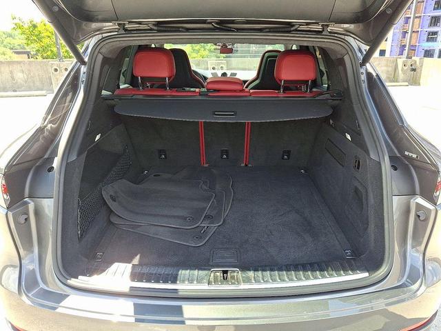 Photo of 2022 Quartzite Grey Metallic Porsche Cayenne