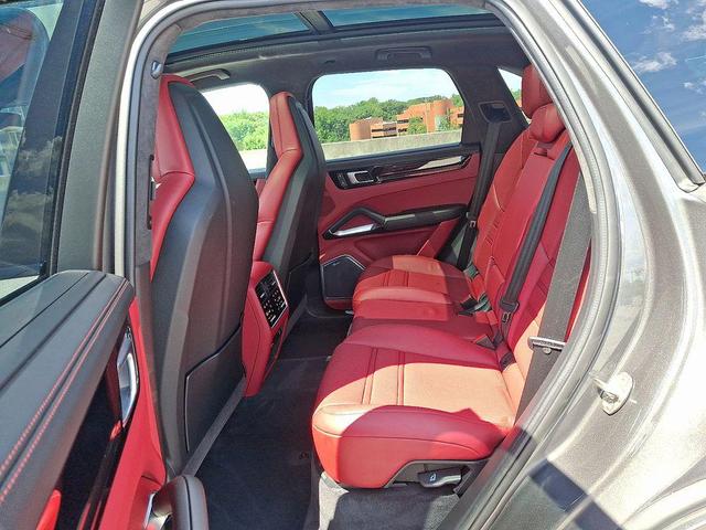 Photo of 2022 Quartzite Grey Metallic Porsche Cayenne