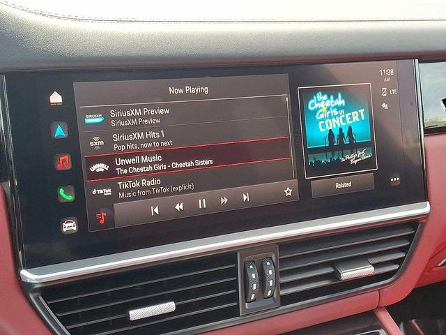 Photo of 2022 Quartzite Grey Metallic Porsche Cayenne