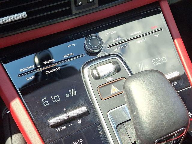 Photo of 2022 Quartzite Grey Metallic Porsche Cayenne