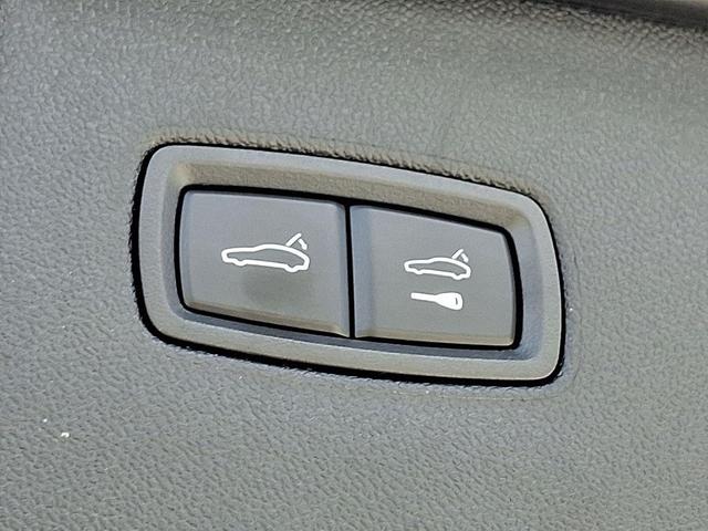 Photo of 2022 Quartzite Grey Metallic Porsche Cayenne