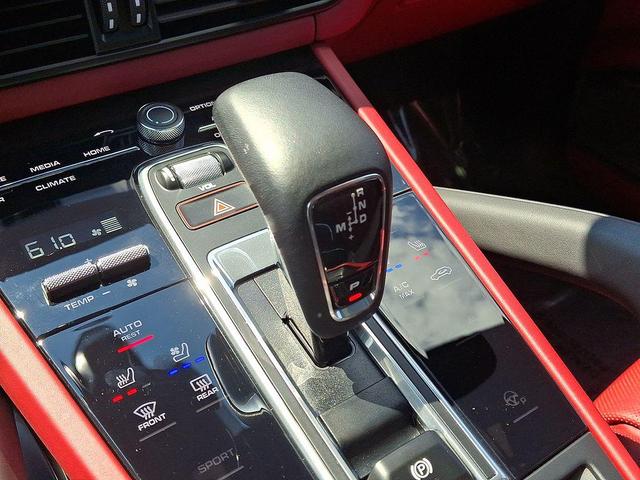 Photo of 2022 Quartzite Grey Metallic Porsche Cayenne