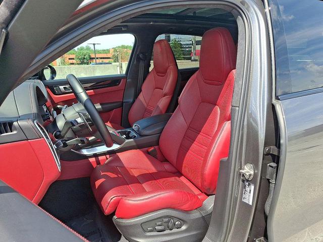 Photo of 2022 Quartzite Grey Metallic Porsche Cayenne