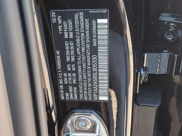 Photo of 2025 Jet Black Porsche Macan