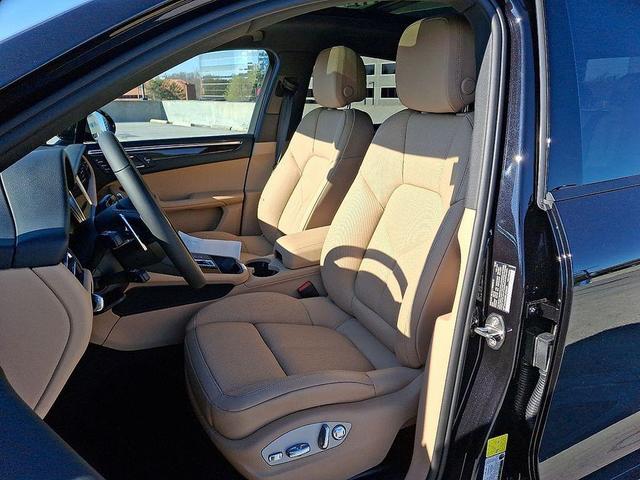Photo of 2025 Jet Black Porsche Macan