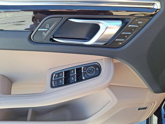 Photo of 2025 Jet Black Porsche Macan