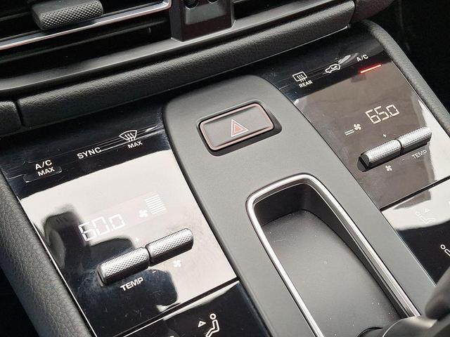 Photo of 2025 Jet Black Porsche Macan