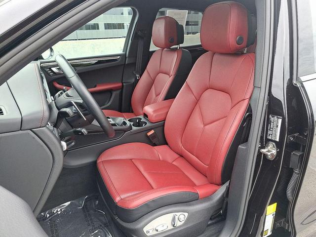 Photo of 2025 Jet Black Porsche Macan