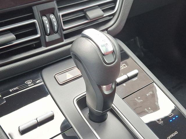 Photo of 2025 Jet Black Porsche Macan
