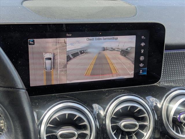 Photo of 2021 Polar White Mercedes-Benz GLB 250