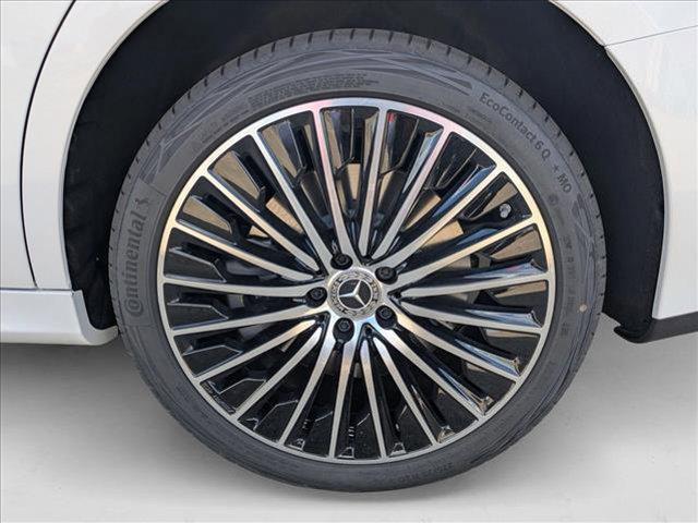 Photo of 2026 MANUFAKTUR Moonlight White Metallic Mercedes-Benz E-Class