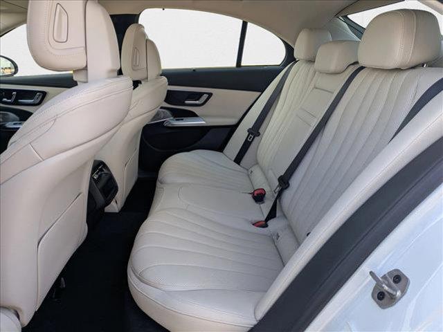 Photo of 2026 MANUFAKTUR Moonlight White Metallic Mercedes-Benz E-Class