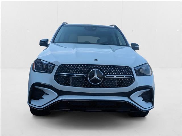 Photo of 2026 MANUFAKTUR Moonlight White Metallic Mercedes-Benz GLE 450