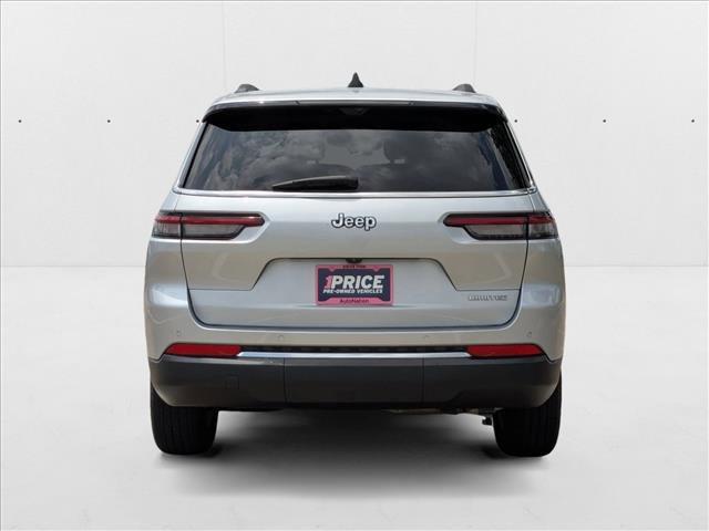 Photo of 2023 Silver Zynith Jeep Grand Cherokee L