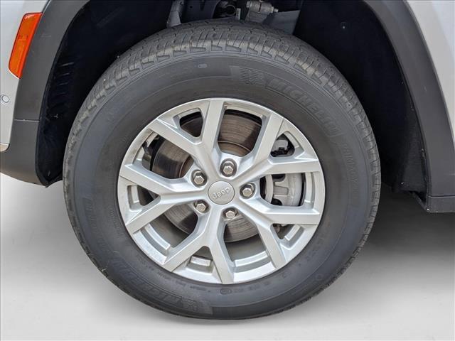 Photo of 2023 Silver Zynith Jeep Grand Cherokee L