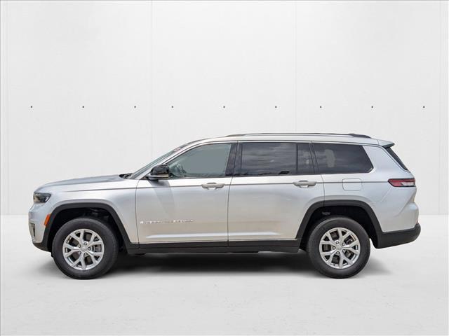 Photo of 2023 Silver Zynith Jeep Grand Cherokee L