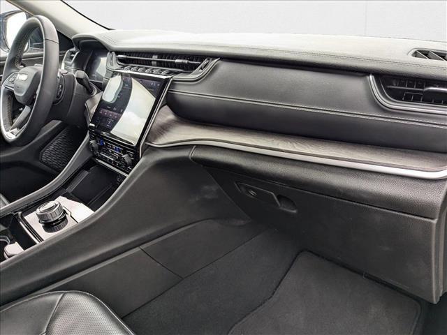 Photo of 2023 Silver Zynith Jeep Grand Cherokee L